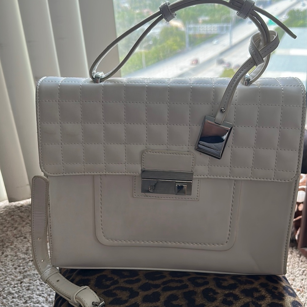 White Purse - clasp enclosure, zipper